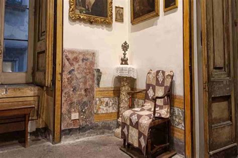 Interno del santuario di Santa Maria Francesca con la Sedia della Fertilità