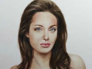 Ritratto di Angelina Jolie in un ruolo iconico