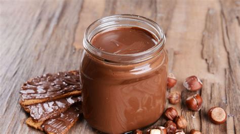 Un barattolo di Nutella con un'etichetta che richiama il Brasile