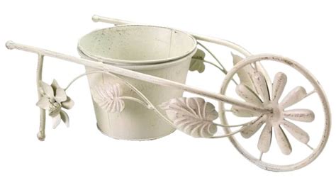 Carriola porta bebè in stile vintage decorata con fiori