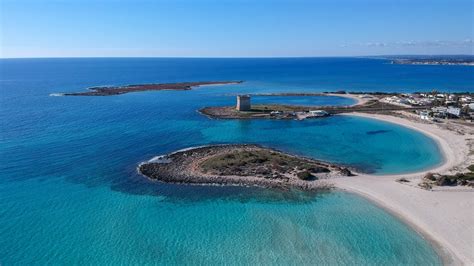 Vista aerea di Porto Cesareo con acque cristalline