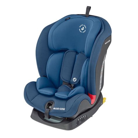 Bambino in un seggiolino auto Maxi-Cosi