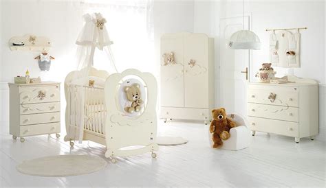 Cameretta neonato decorata con articoli Thun