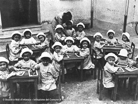 Foto d'archivio di bambini in un asilo del passato