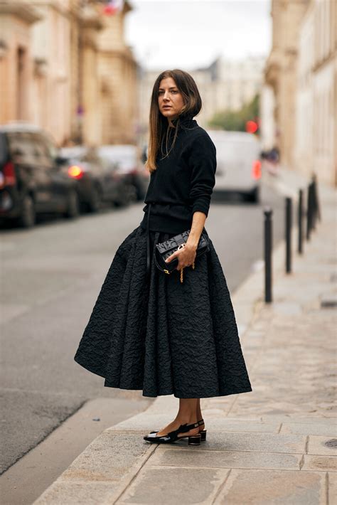 Francesine con gonna a ruota e calzino per un look bon ton