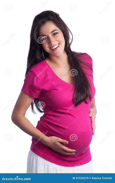 Immagine di una donna incinta sorridente nel terzo trimestre