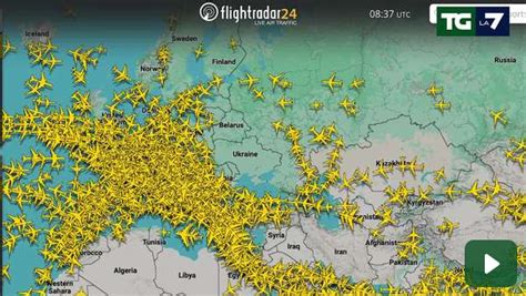 Mappa dell'Europa con evidenziate le rotte di traffico aereo e ferroviario