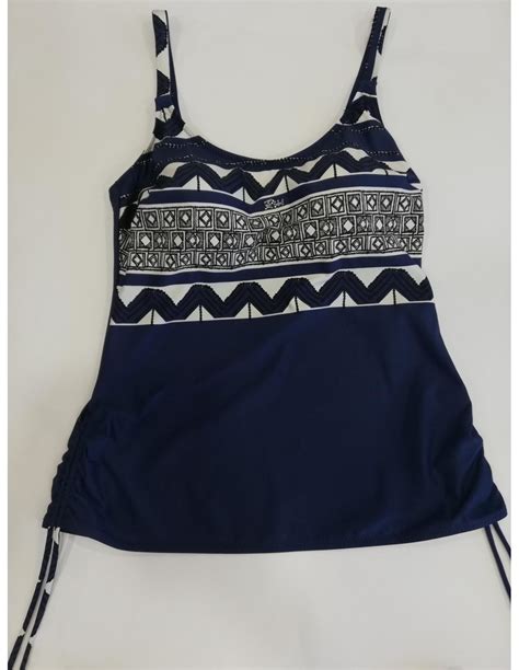 modello di costume tankini