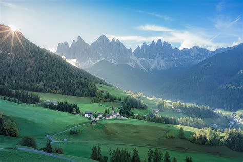 Vista di Cavedago con le montagne sullo sfondo