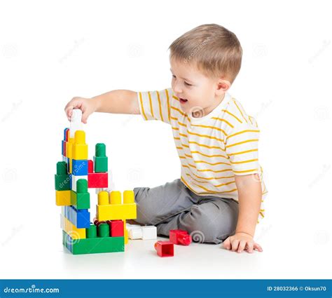 Bambino che gioca con tutina Chicco