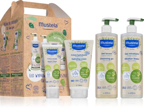 Neonati che fanno il bagno con prodotti Mustela