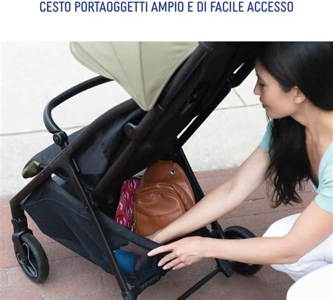 dettaglio dello schienale reclinabile e della pedana regolabile di un passeggino