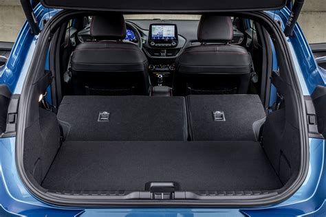 Interni Ford Puma con bagagliaio aperto e MegaBox