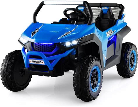 Bambini che giocano con un fuoristrada elettrico a 2 posti con luci e suoni