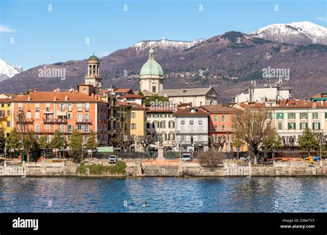 Lago Maggiore con montagne sullo sfondo