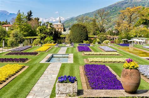 Villa Taranto a Pallanza con fiori colorati