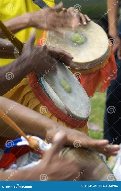 mani che tamburellano