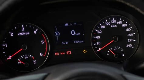 Cruscotto Ford C-Max con spia motore accesa