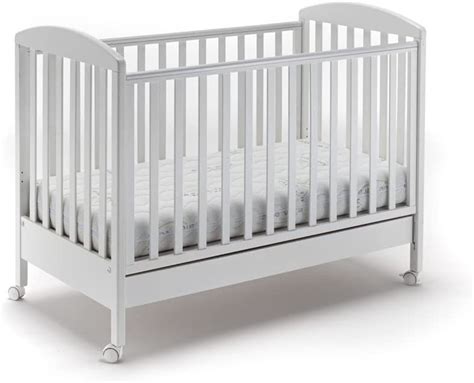 Diverse tipologie di culle lato letto con vari materiali